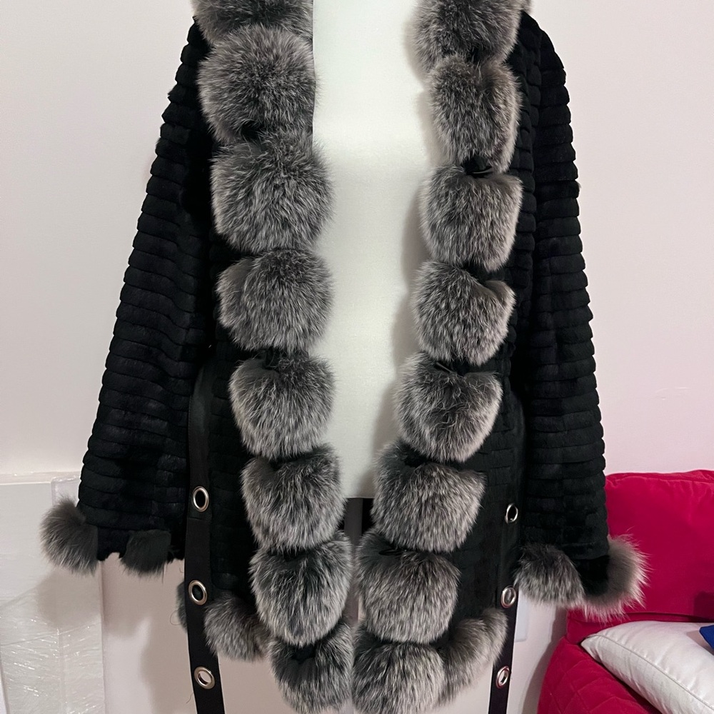 Chic Black Fur Jacket - image 2